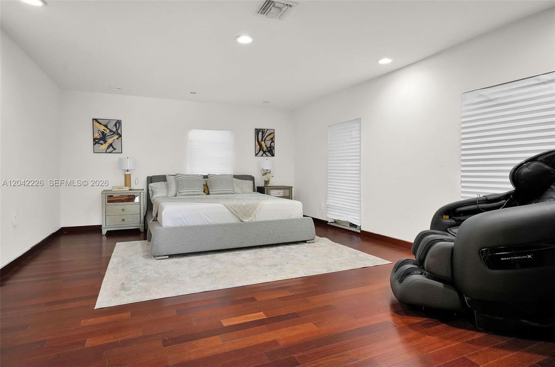 For Sale: $1,750,000 (5 beds, 3 baths, 3914 Square Feet)