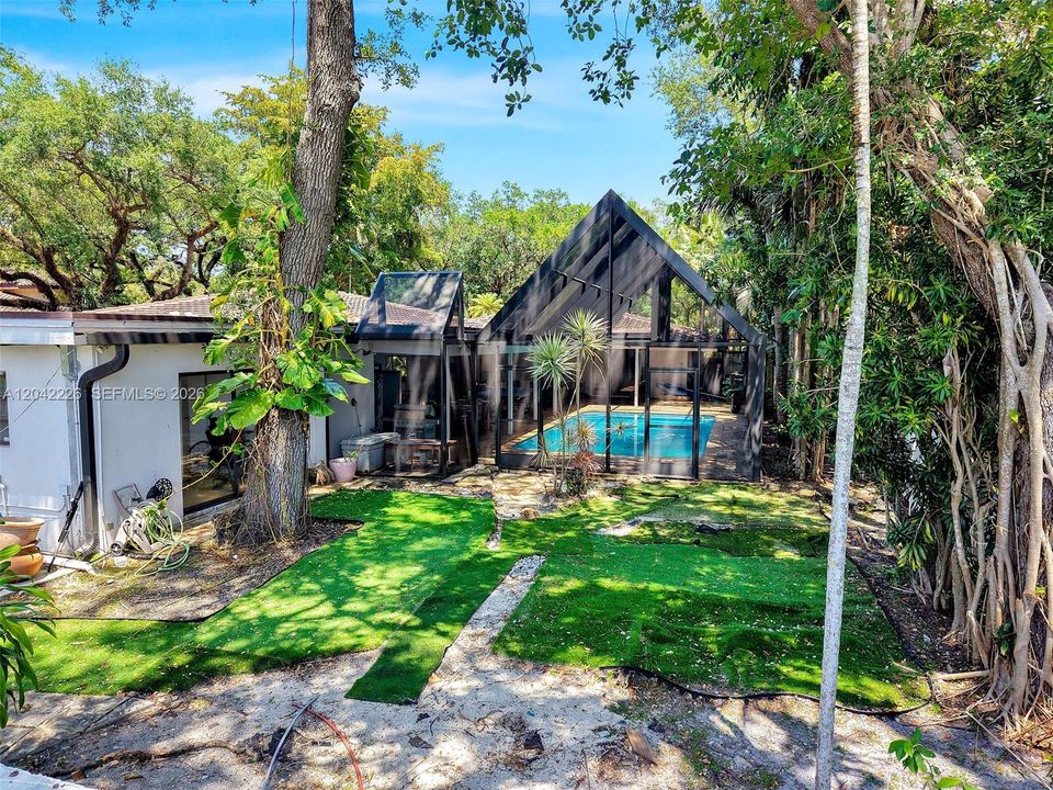 For Sale: $1,750,000 (5 beds, 3 baths, 3914 Square Feet)