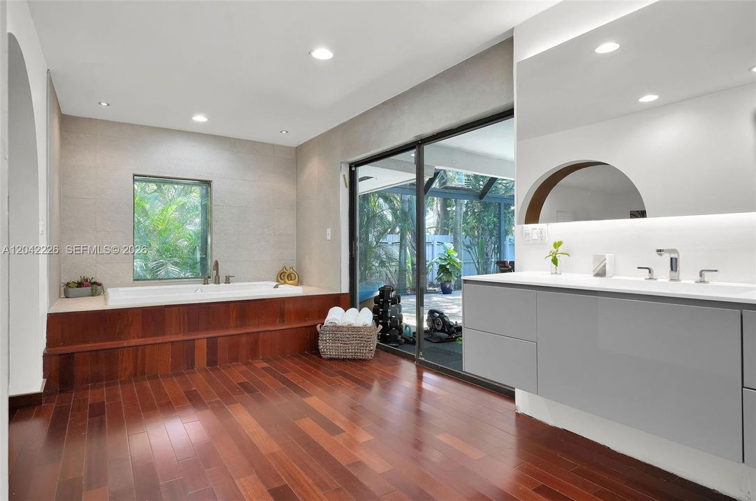 For Sale: $1,750,000 (5 beds, 3 baths, 3914 Square Feet)