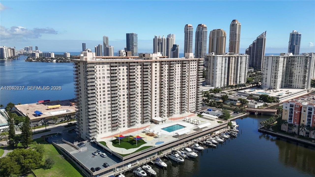 En Venta: $475,000 (2 camas, 2 baños, 1087 Pies cuadrados)