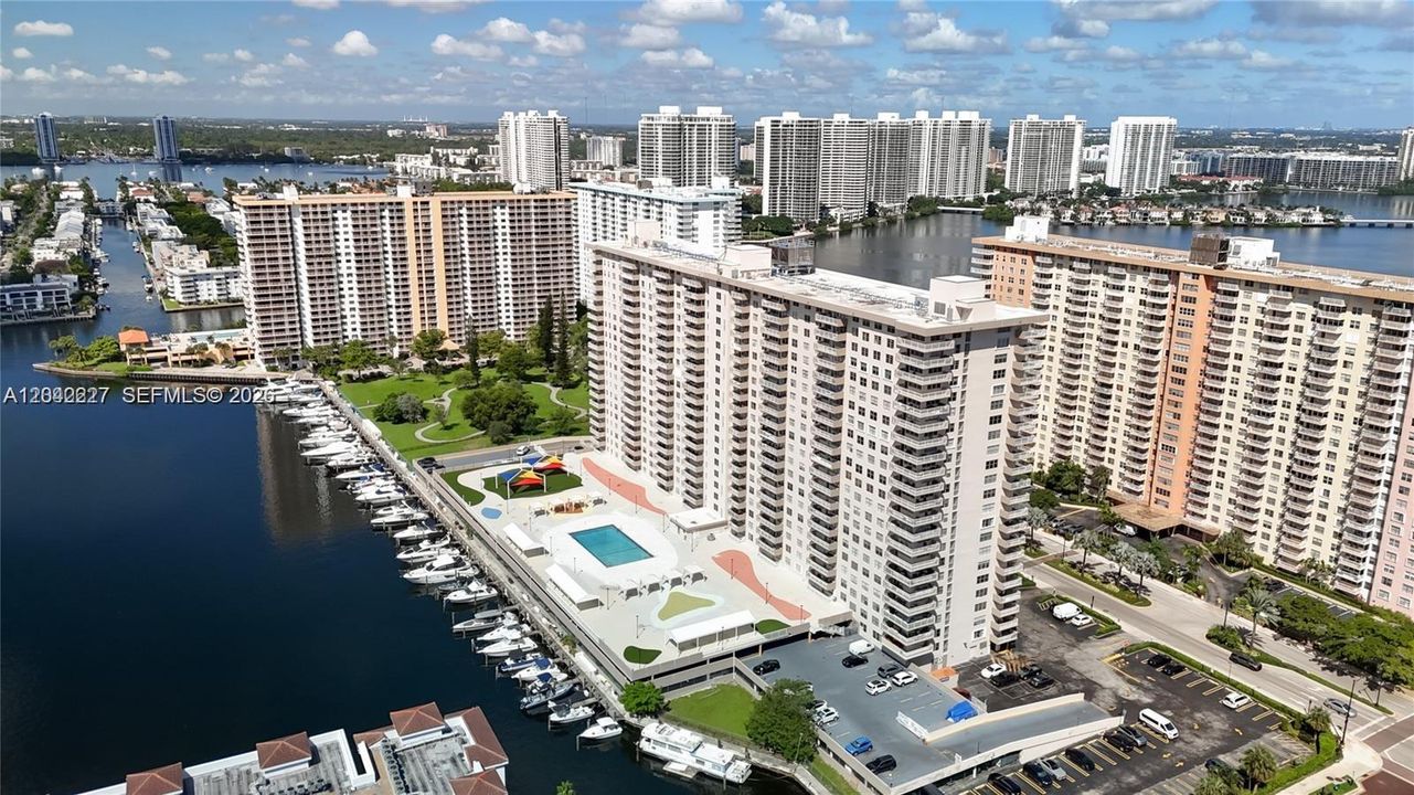En Venta: $475,000 (2 camas, 2 baños, 1087 Pies cuadrados)