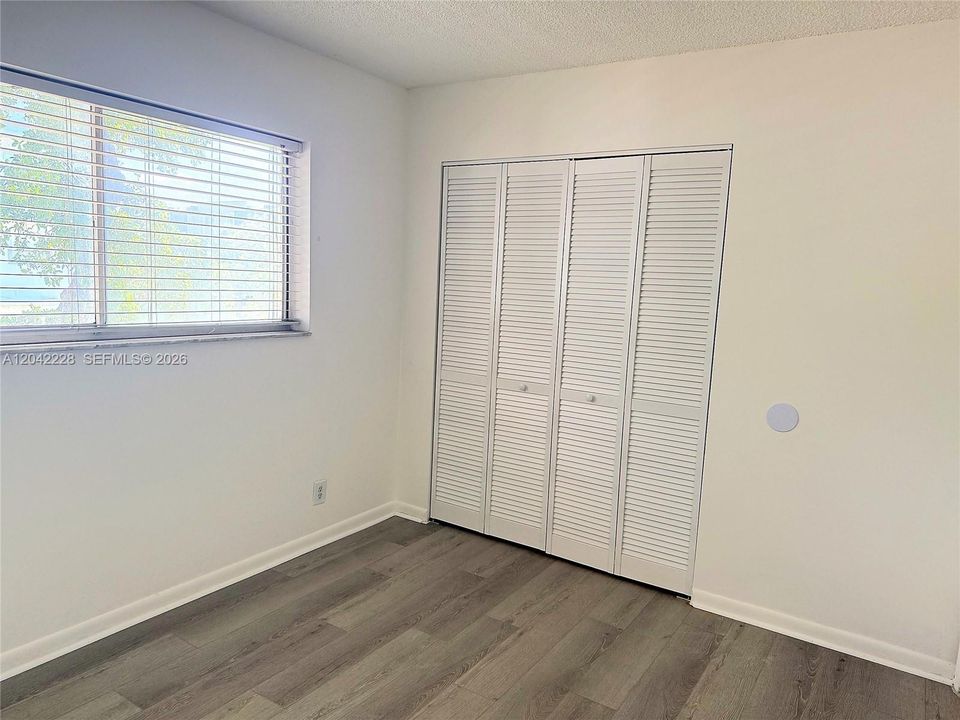 На продажу: $185,000 (2 спален, 2 ванн, 832 Квадратных фут)