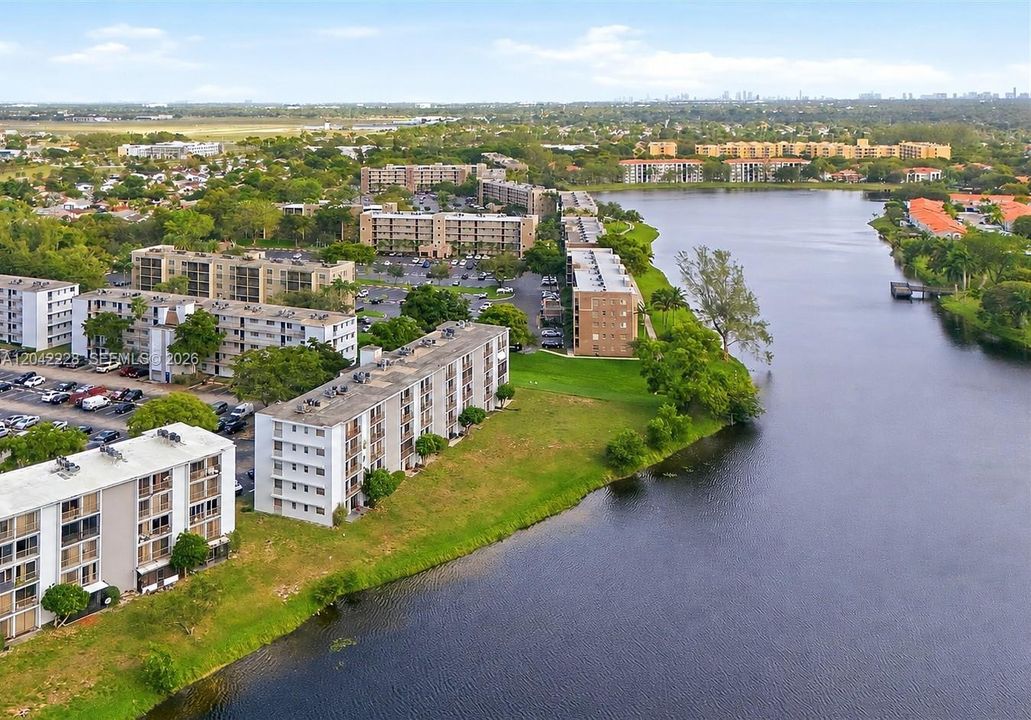 На продажу: $185,000 (2 спален, 2 ванн, 832 Квадратных фут)