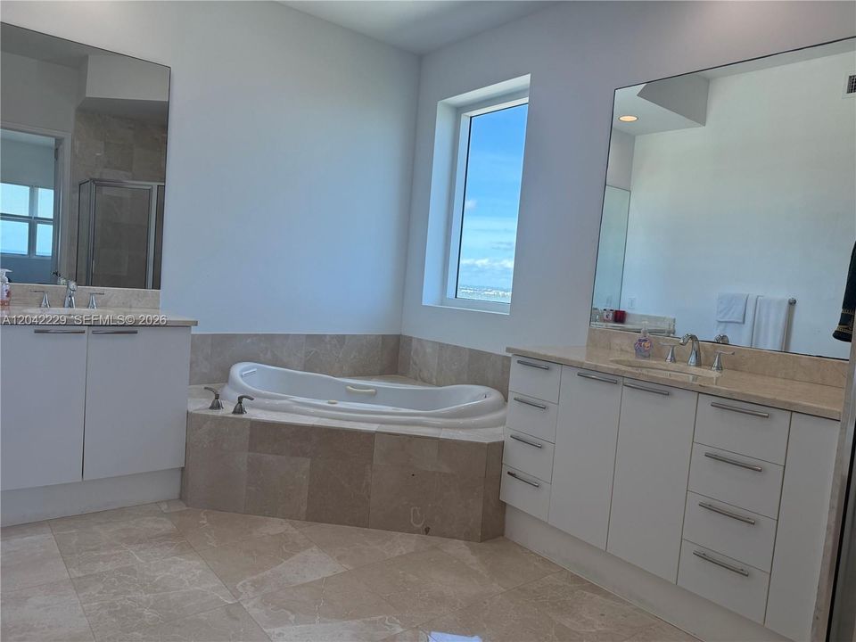 For Sale: $499,000 (2 beds, 2 baths, 1763 Square Feet)