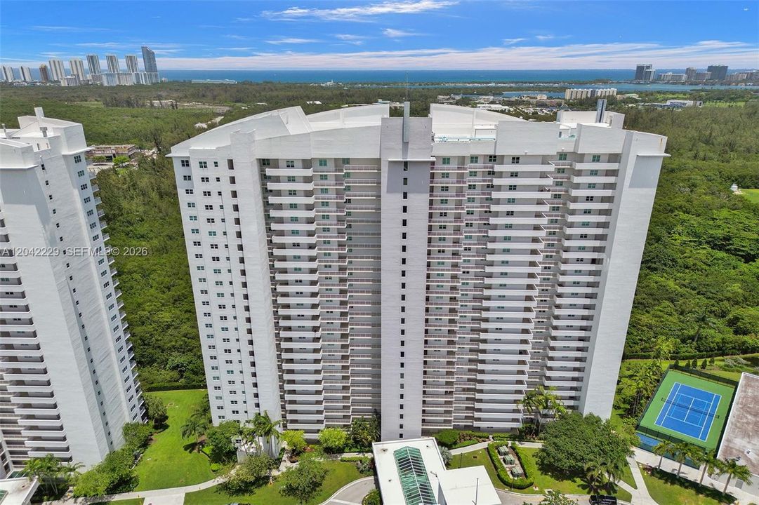 For Sale: $499,000 (2 beds, 2 baths, 1763 Square Feet)