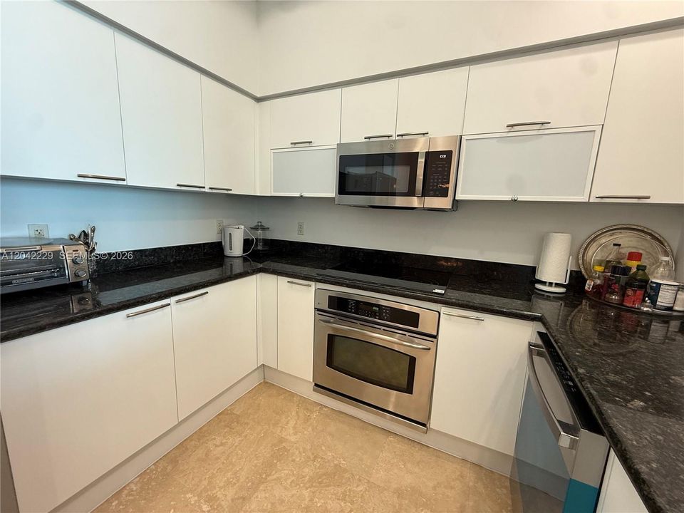 For Sale: $499,000 (2 beds, 2 baths, 1763 Square Feet)