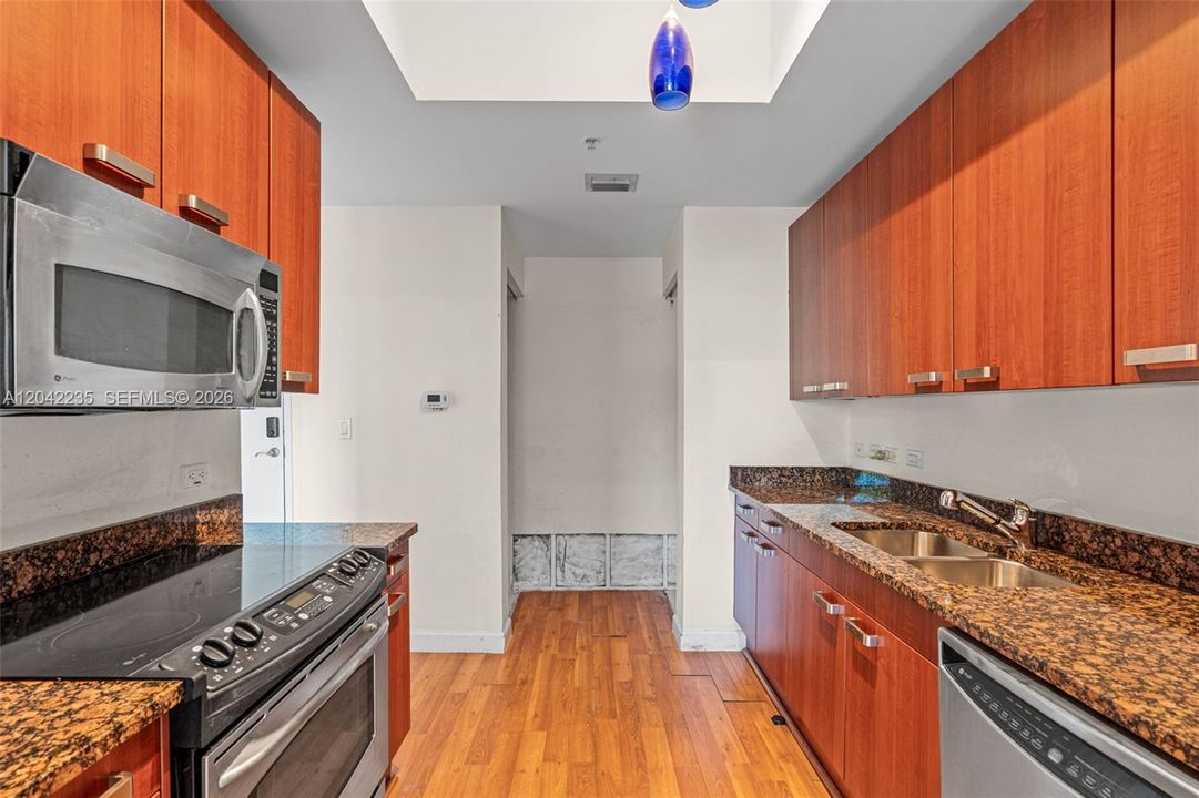 На продажу: $459,900 (2 спален, 2 ванн, 1386 Квадратных фут)