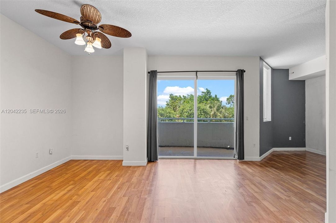 На продажу: $459,900 (2 спален, 2 ванн, 1386 Квадратных фут)