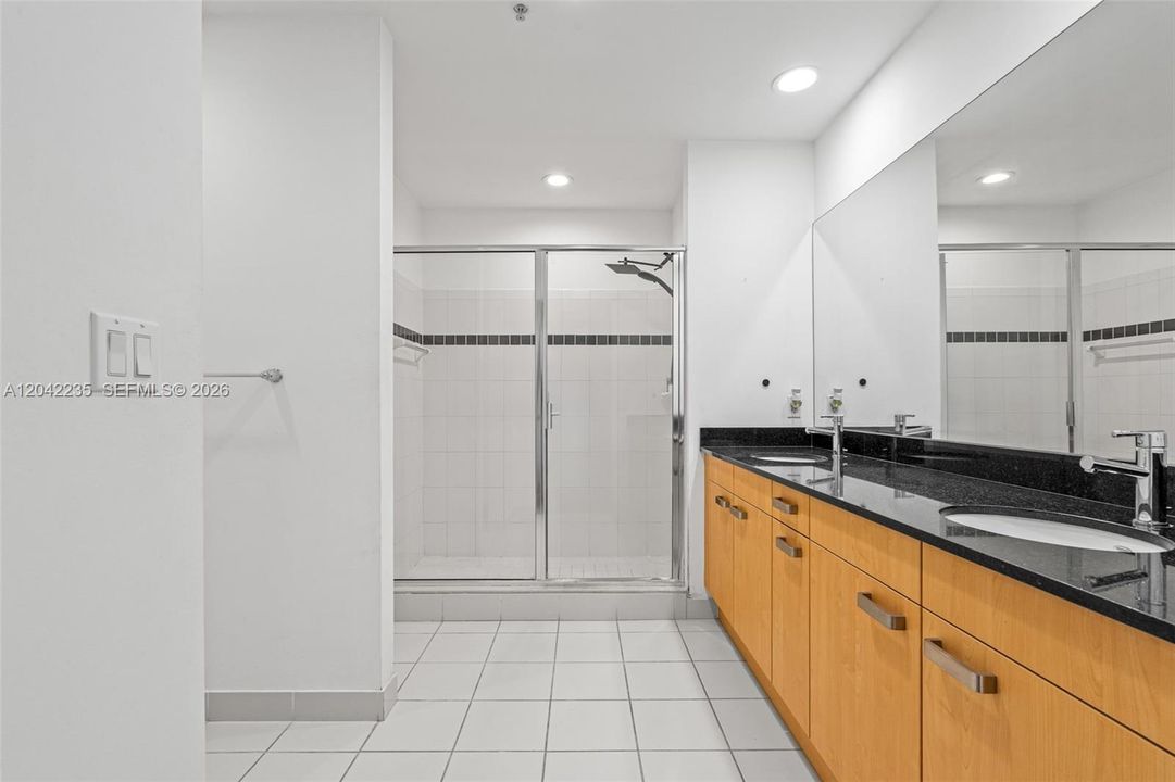 На продажу: $459,900 (2 спален, 2 ванн, 1386 Квадратных фут)
