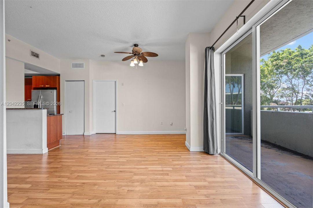 На продажу: $459,900 (2 спален, 2 ванн, 1386 Квадратных фут)