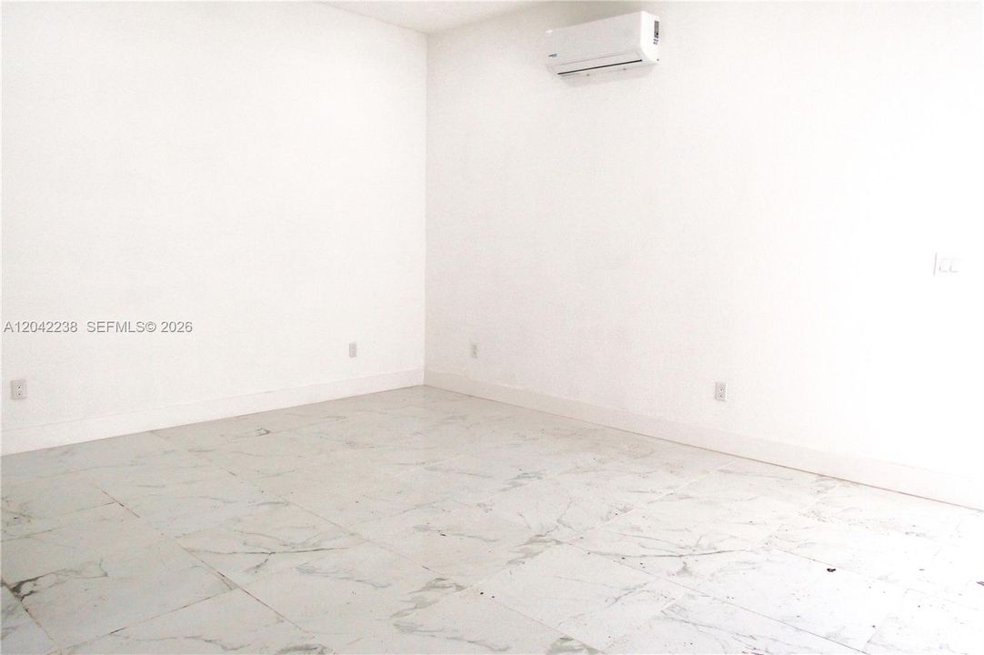For Rent: $1,500 (1 beds, 1 baths, 1760 Square Feet)