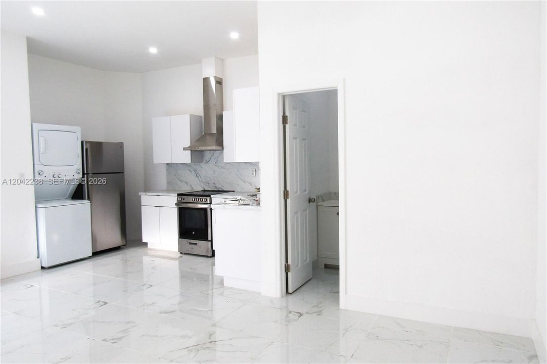 For Rent: $1,500 (1 beds, 1 baths, 1760 Square Feet)