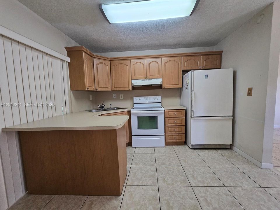 На продажу: $194,999 (2 спален, 1 ванн, 864 Квадратных фут)