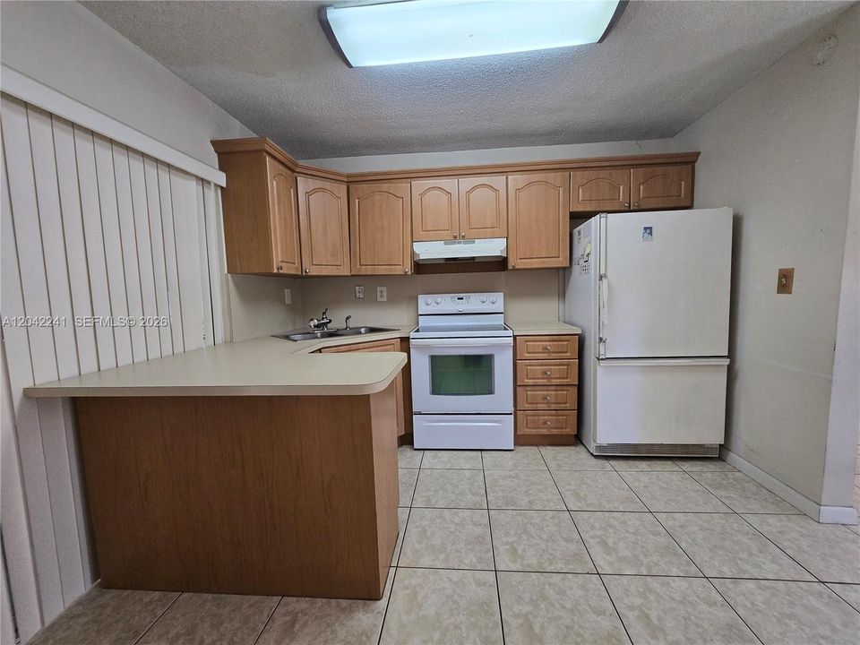 На продажу: $194,999 (2 спален, 1 ванн, 864 Квадратных фут)