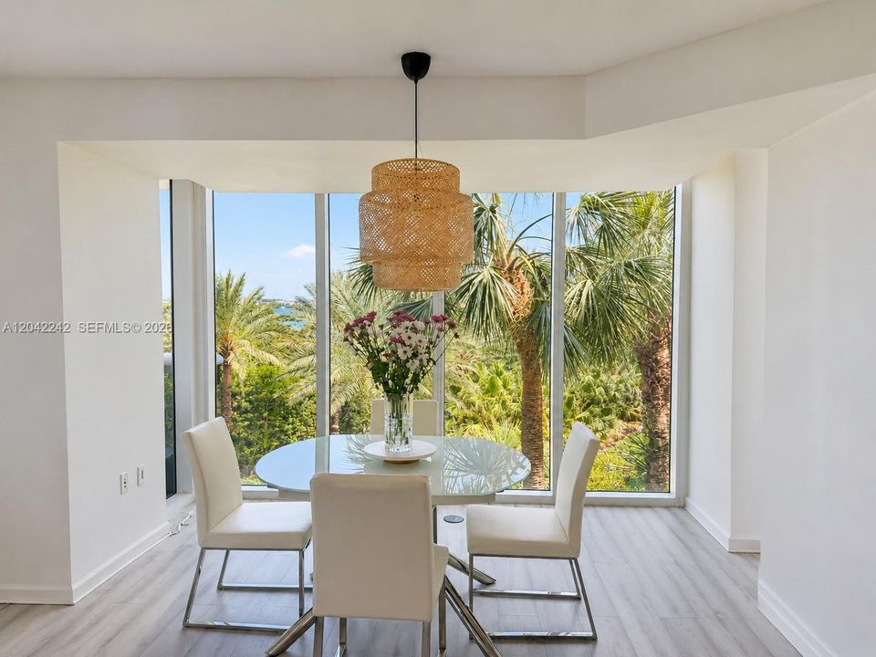For Sale: $1,300,000 (2 beds, 2 baths, 1300 Square Feet)