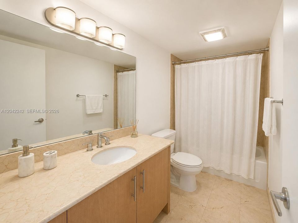 For Sale: $1,300,000 (2 beds, 2 baths, 1300 Square Feet)