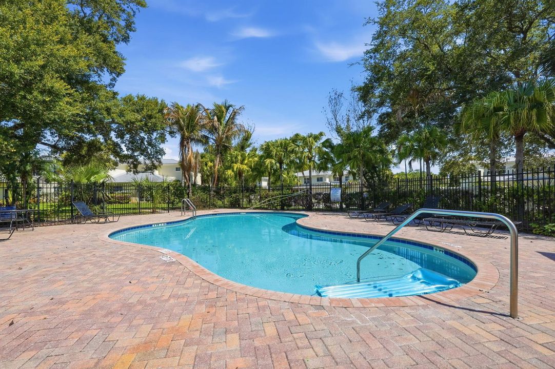 51-web-or-mls-2551_Creekside_Dr_053