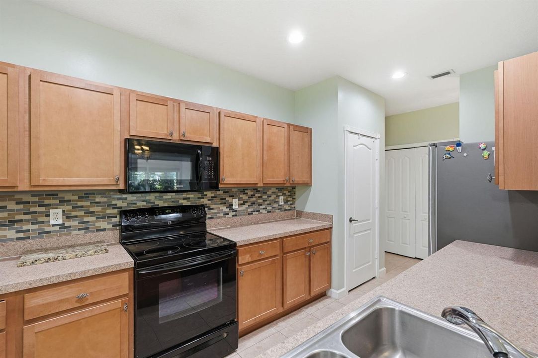 35-web-or-mls-2551_Creekside_Dr_036