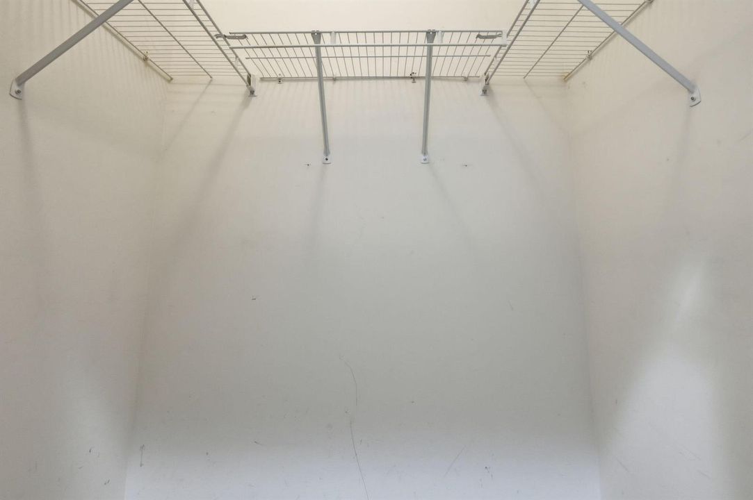 16-web-or-mls-2551_Creekside_Dr_016