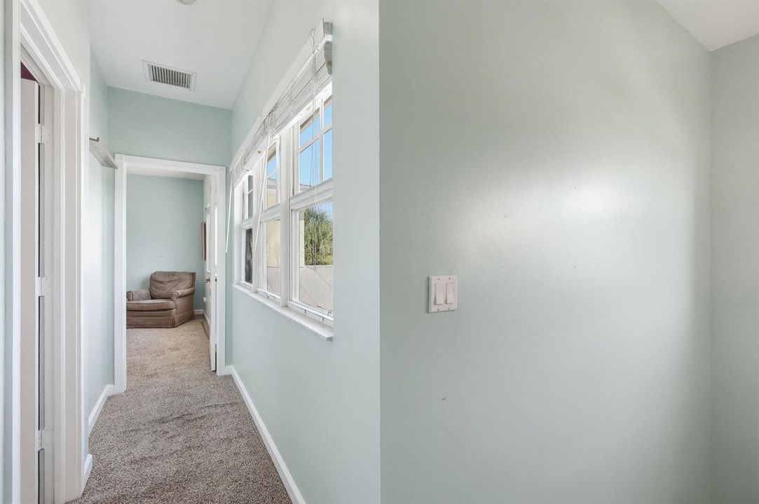 11-web-or-mls-2551_Creekside_Dr_011