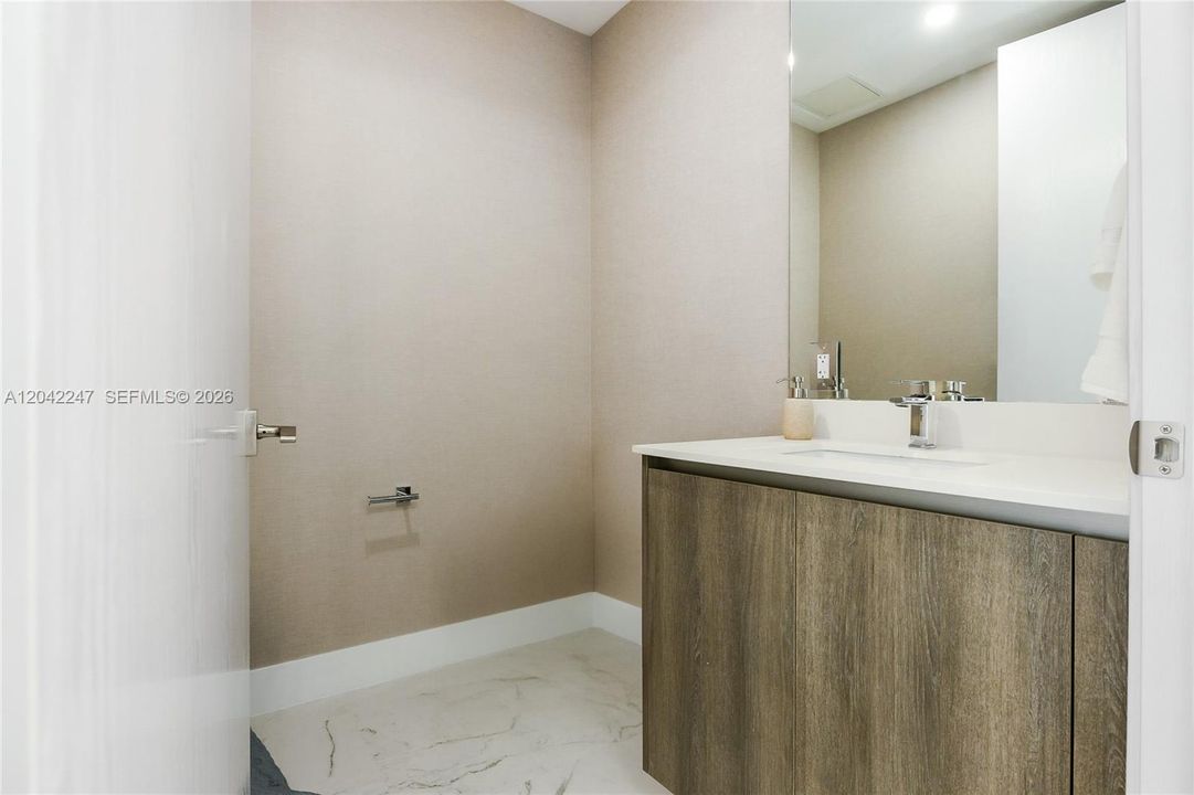 В аренду: $7,500 (2 спален, 2 ванн, 1384 Квадратных фут)