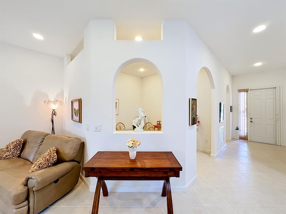 DR niche + entry 2679 W Brookfield Way-3