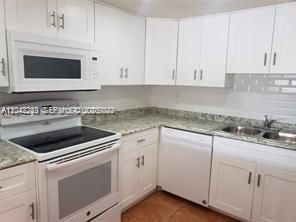 На продажу: $250,000 (1 спален, 1 ванн, 922 Квадратных фут)