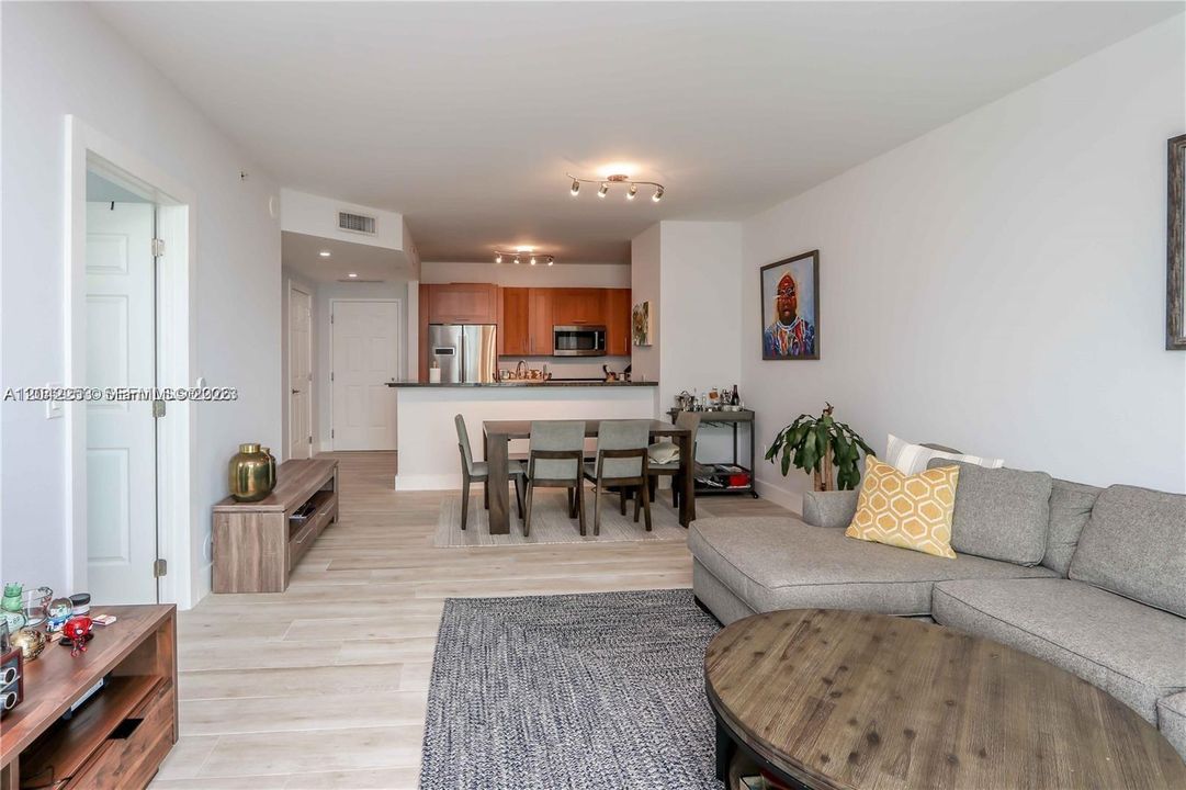 В аренду: $3,200 (1 спален, 1 ванн, 780 Квадратных фут)