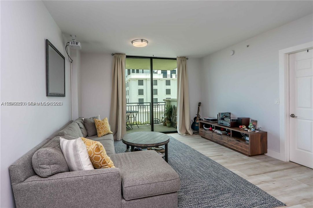 В аренду: $3,200 (1 спален, 1 ванн, 780 Квадратных фут)