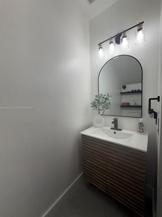 На продажу: $365,000 (3 спален, 2 ванн, 1169 Квадратных фут)