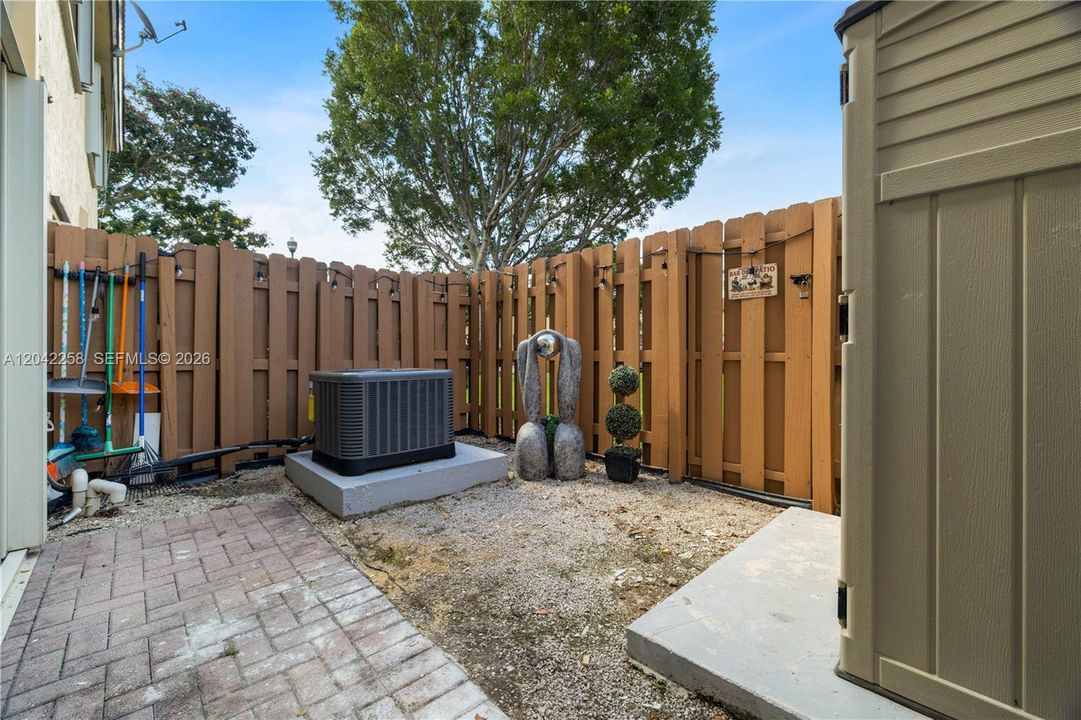 На продажу: $365,000 (3 спален, 2 ванн, 1169 Квадратных фут)