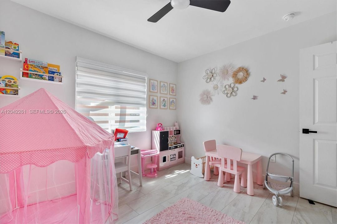 En Venta: $640,000 (3 camas, 2 baños, 1400 Pies cuadrados)