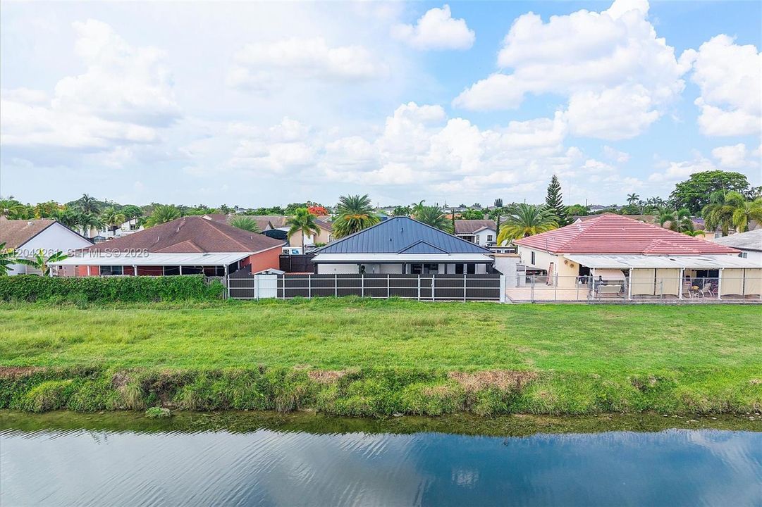 En Venta: $640,000 (3 camas, 2 baños, 1400 Pies cuadrados)