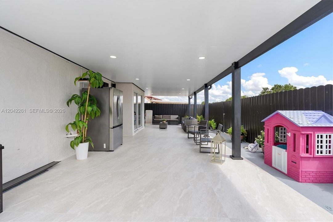 En Venta: $640,000 (3 camas, 2 baños, 1400 Pies cuadrados)