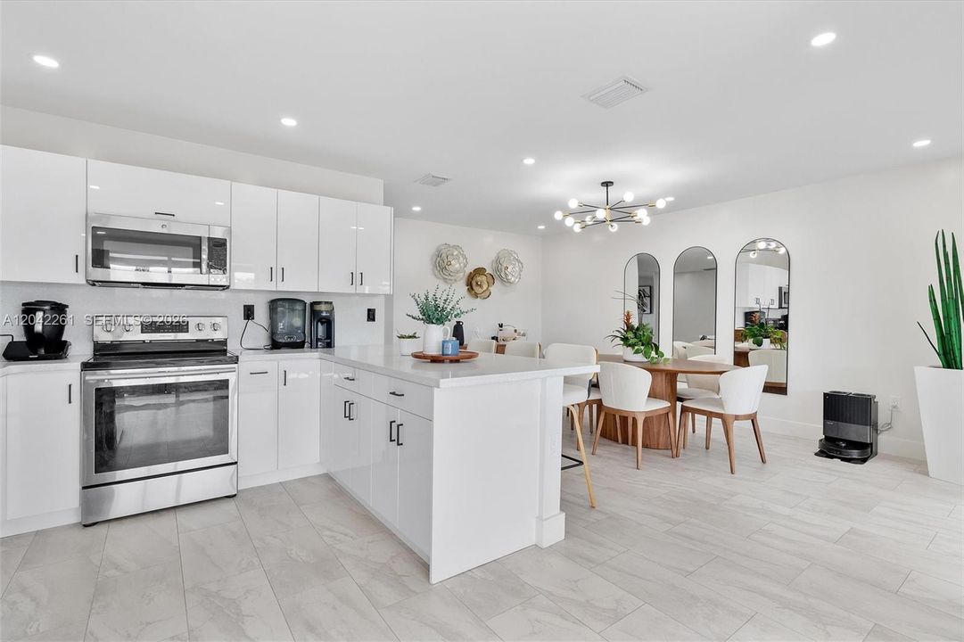 En Venta: $640,000 (3 camas, 2 baños, 1400 Pies cuadrados)