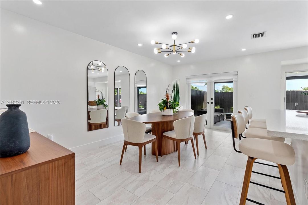 En Venta: $640,000 (3 camas, 2 baños, 1400 Pies cuadrados)