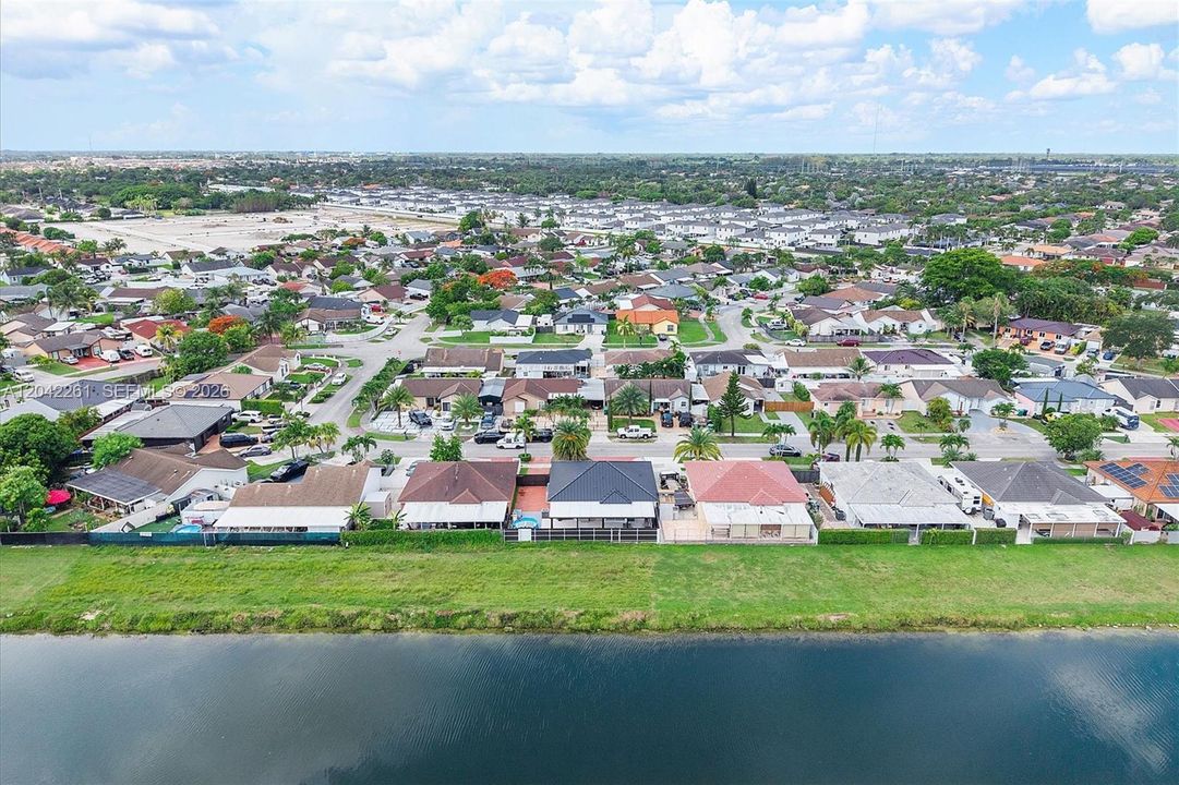 En Venta: $640,000 (3 camas, 2 baños, 1400 Pies cuadrados)