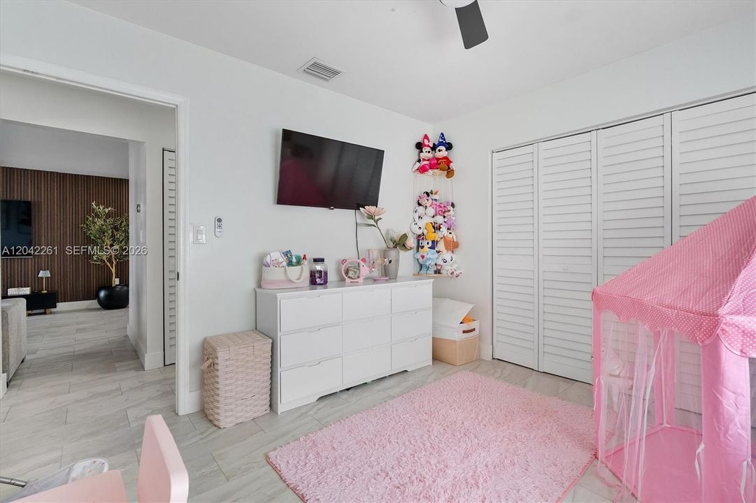 En Venta: $640,000 (3 camas, 2 baños, 1400 Pies cuadrados)