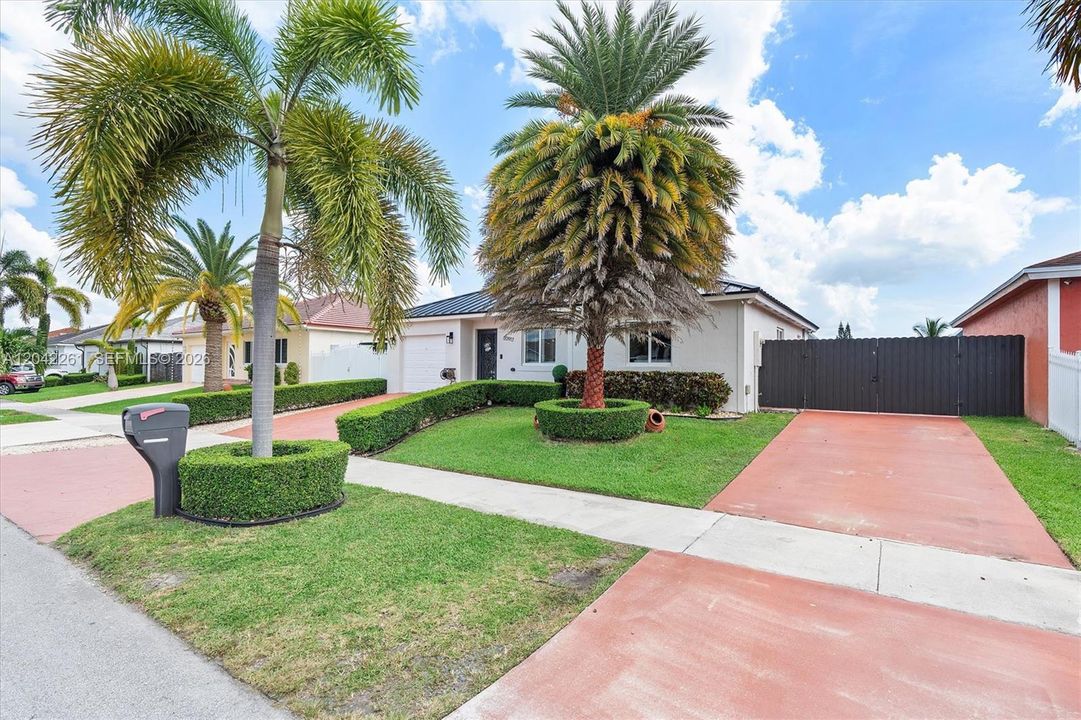 En Venta: $640,000 (3 camas, 2 baños, 1400 Pies cuadrados)