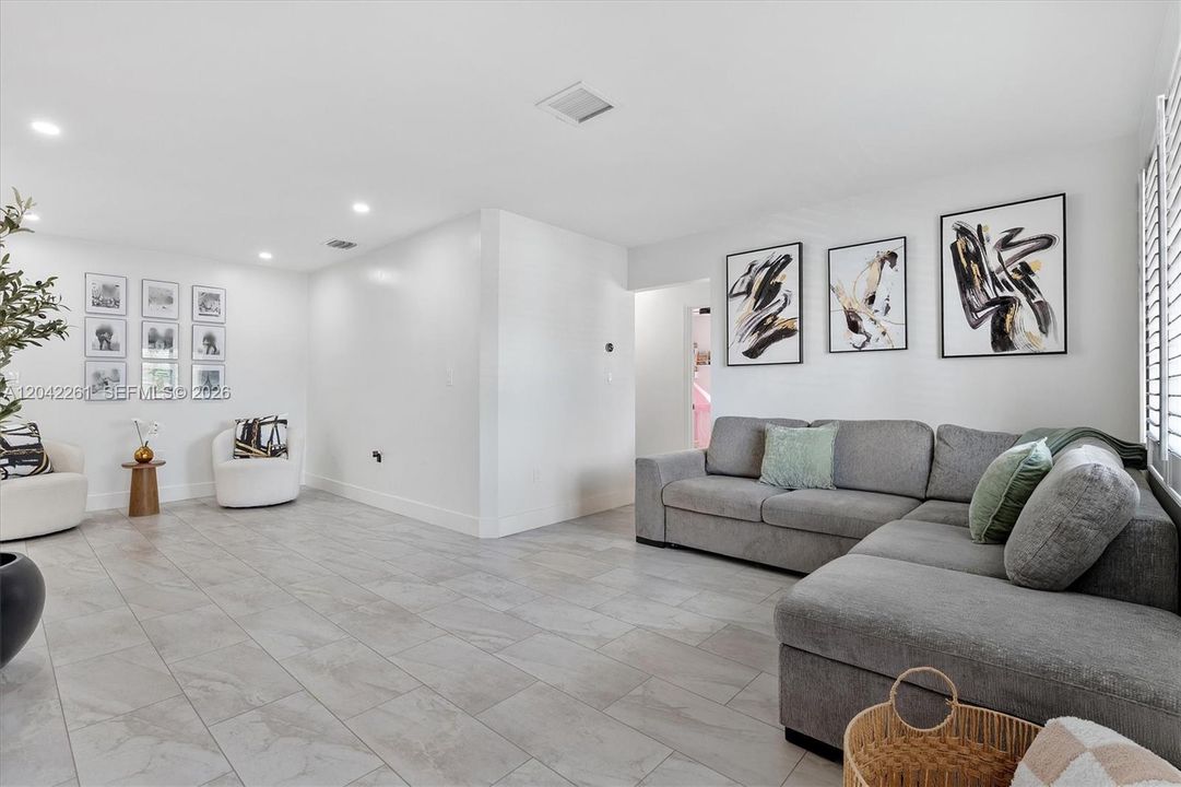 En Venta: $640,000 (3 camas, 2 baños, 1400 Pies cuadrados)