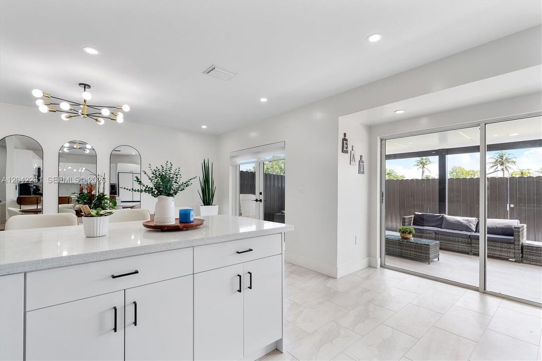 En Venta: $640,000 (3 camas, 2 baños, 1400 Pies cuadrados)