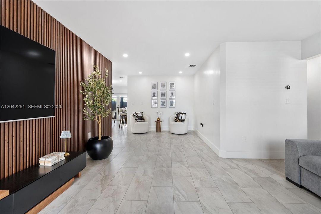 En Venta: $640,000 (3 camas, 2 baños, 1400 Pies cuadrados)
