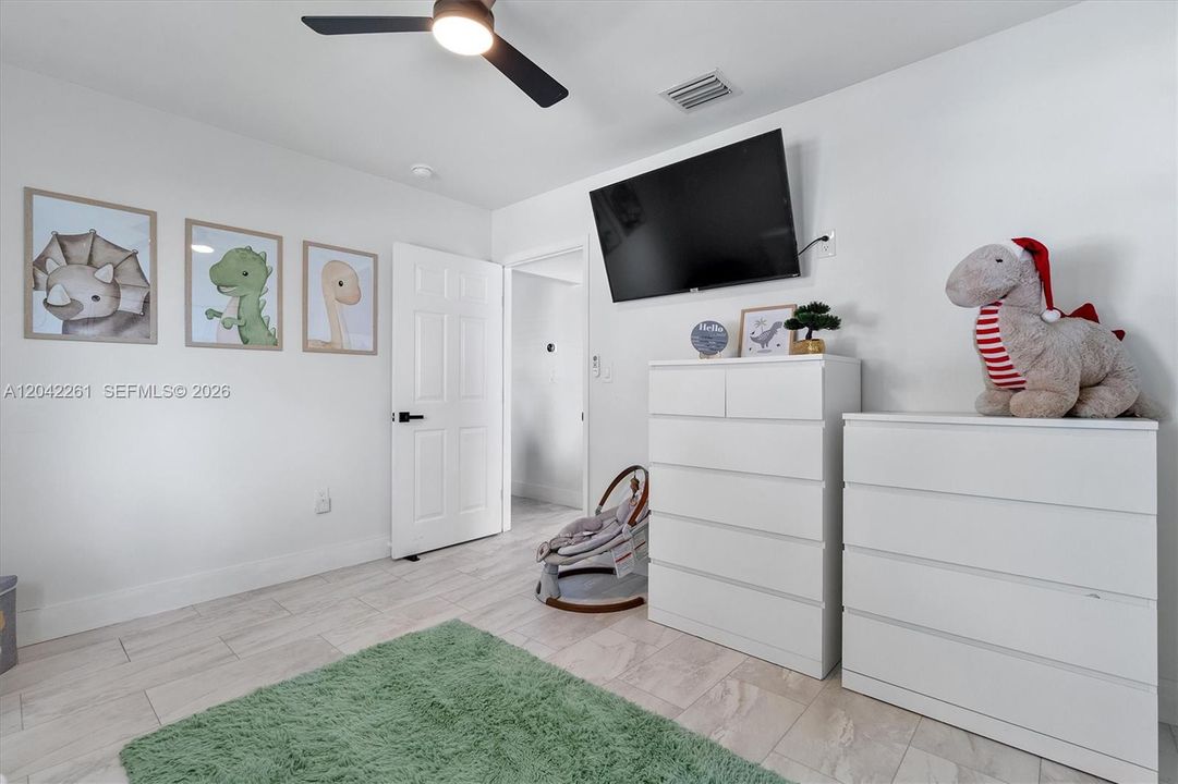 En Venta: $640,000 (3 camas, 2 baños, 1400 Pies cuadrados)