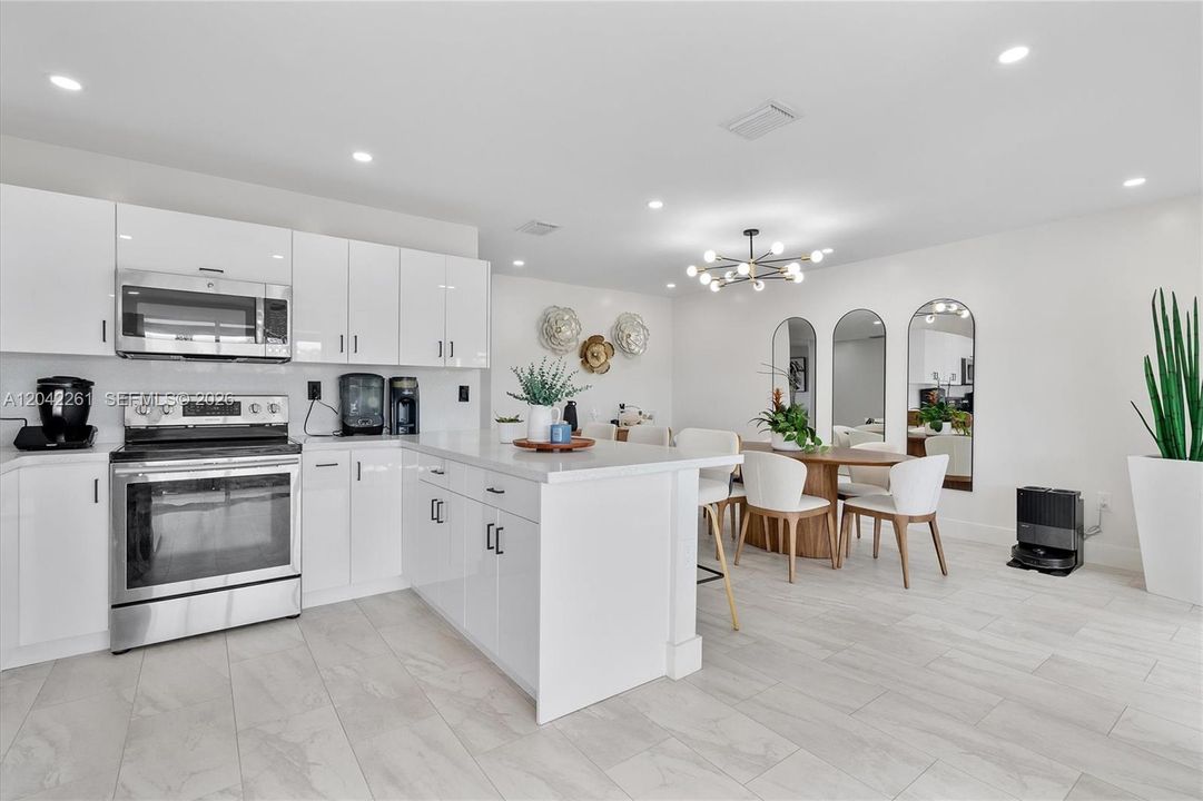 En Venta: $640,000 (3 camas, 2 baños, 1400 Pies cuadrados)
