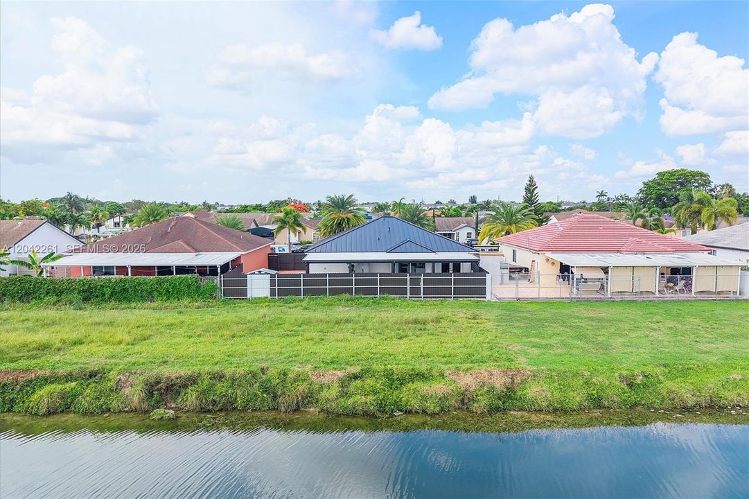 En Venta: $640,000 (3 camas, 2 baños, 1400 Pies cuadrados)