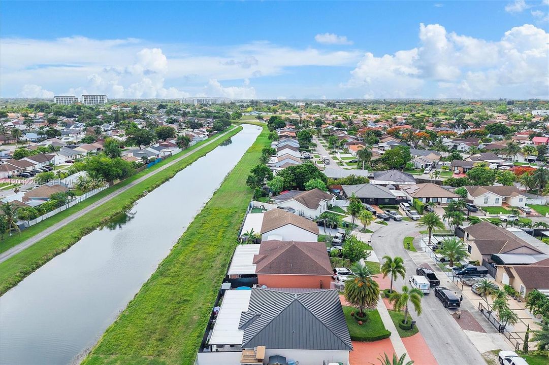 En Venta: $640,000 (3 camas, 2 baños, 1400 Pies cuadrados)