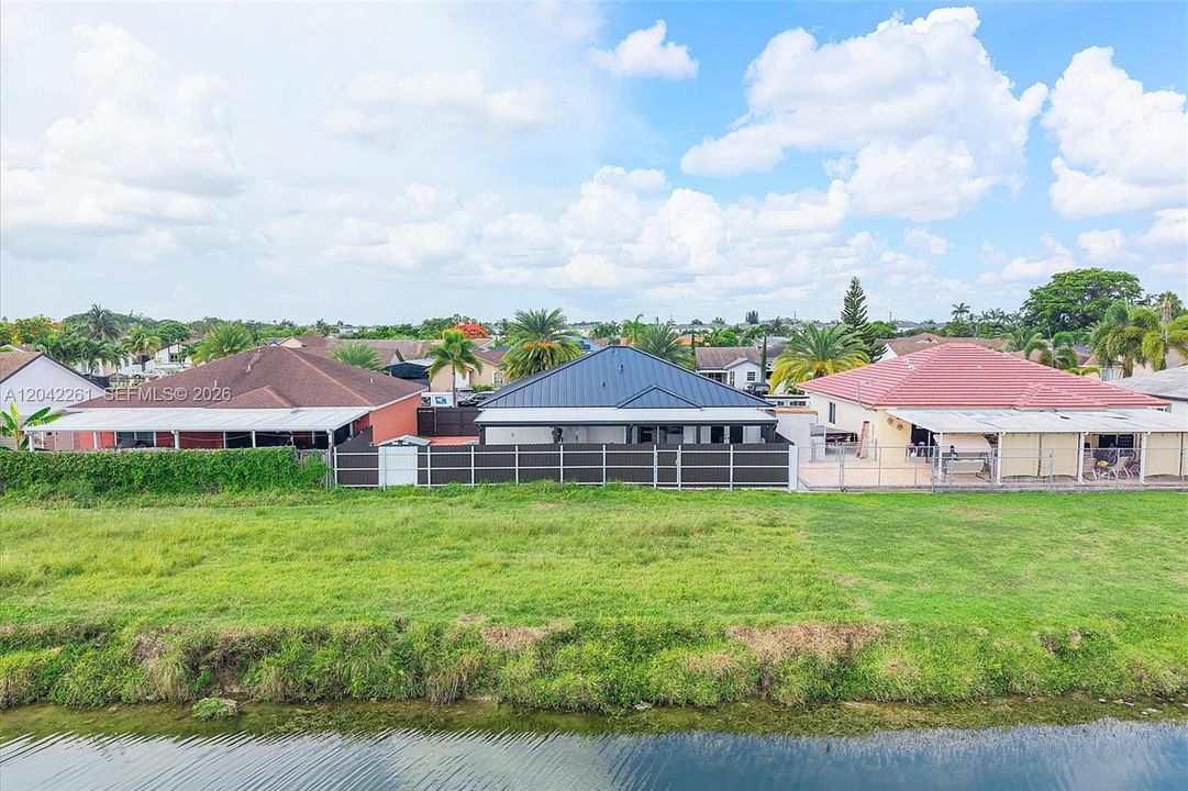 En Venta: $640,000 (3 camas, 2 baños, 1400 Pies cuadrados)