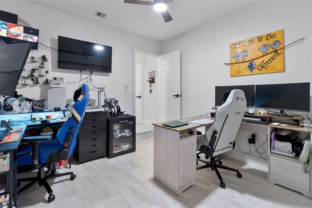 En Venta: $640,000 (3 camas, 2 baños, 1400 Pies cuadrados)