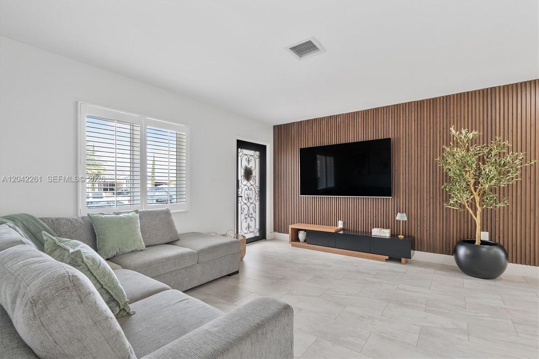 En Venta: $640,000 (3 camas, 2 baños, 1400 Pies cuadrados)