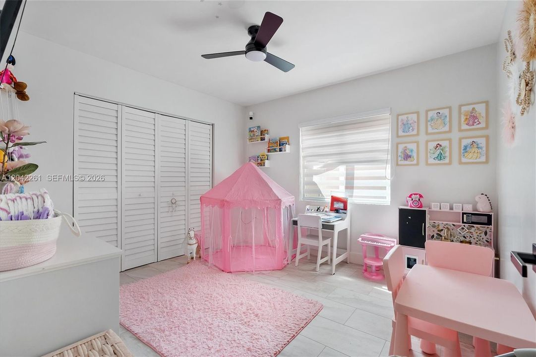En Venta: $640,000 (3 camas, 2 baños, 1400 Pies cuadrados)